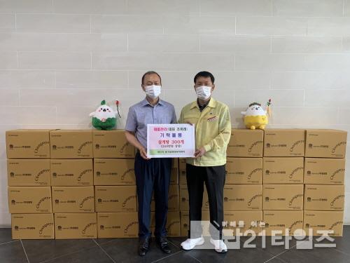 [크기변환]영주 7-조욱래 대표가 풍기읍에 삼계탕 300개를 기부했다..jpg