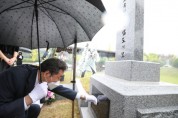 이낙연, ‘봉오동 전투의 영웅’ 홍범도 장군 묘소 참배